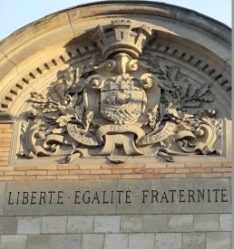 Les symboles constitutionnels de la France: la devise Liberté, égalité, fraternité